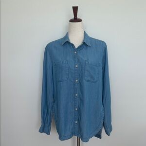 Athleta Bootjack Chambray Split Hem Button Down Size‎ Small EUC